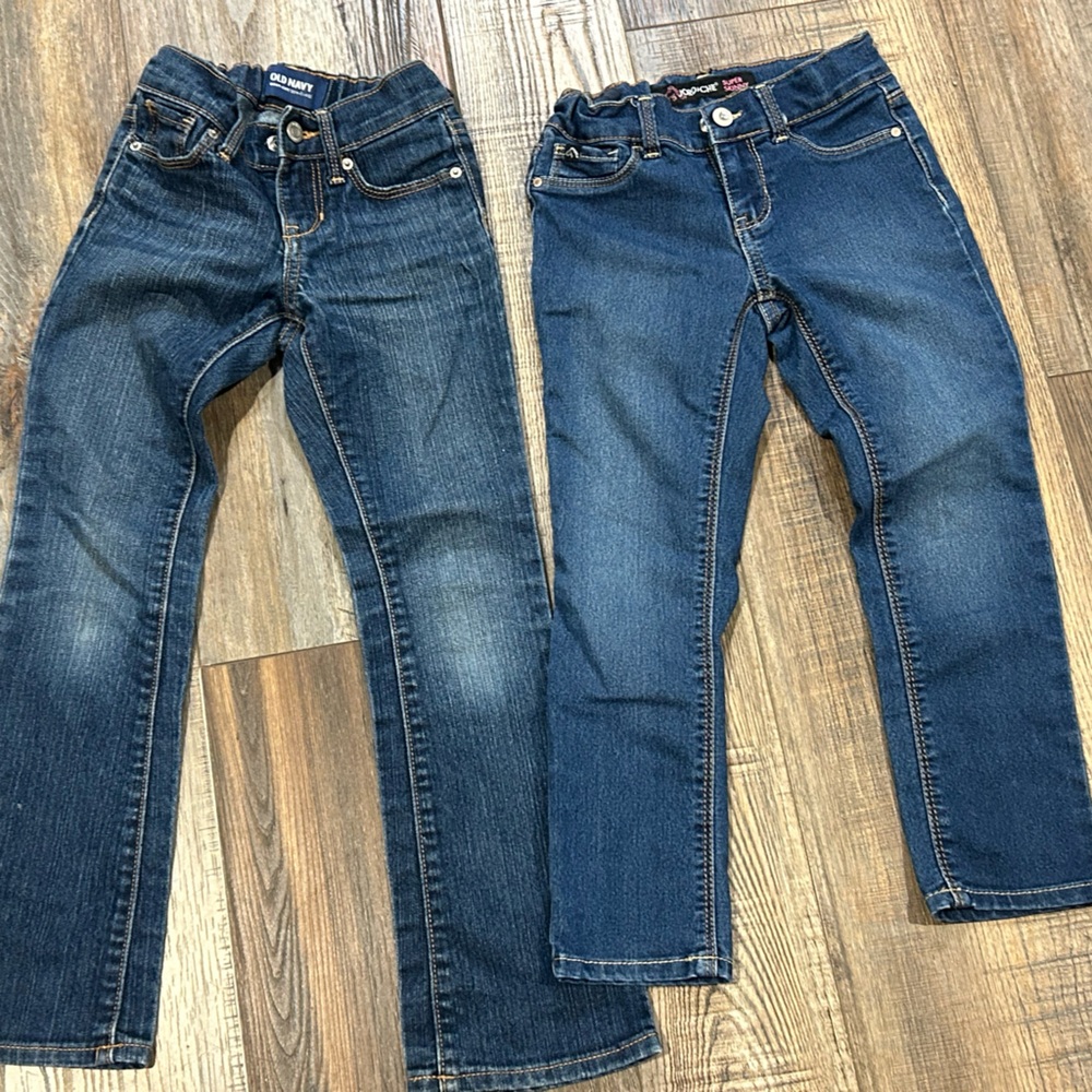 2 pairs of jeans size 6